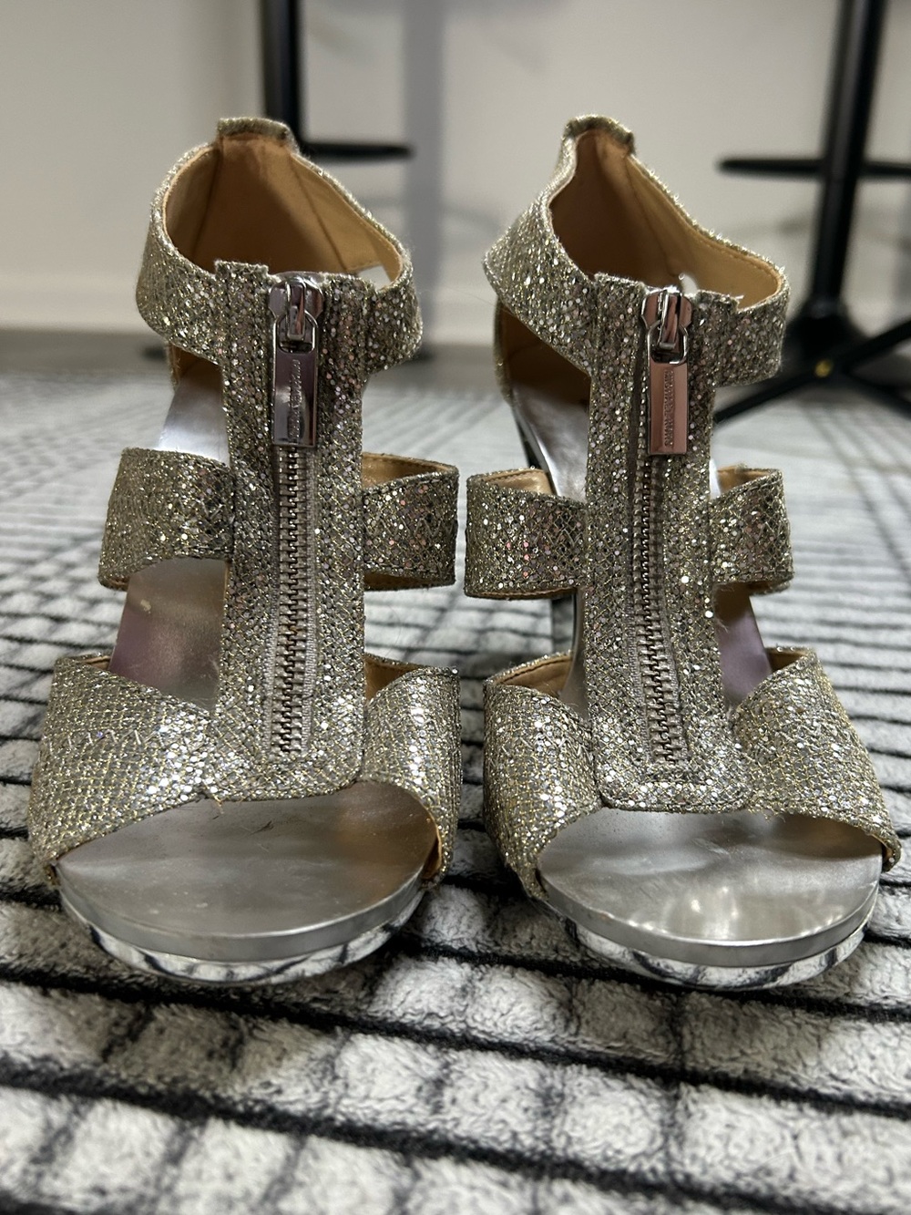 Women’s Michael Kors Zip-Front High Heels (6)